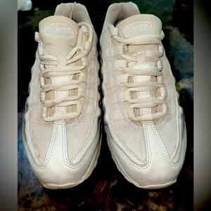 Nike air max rose gold and white size 5y needs cleaning